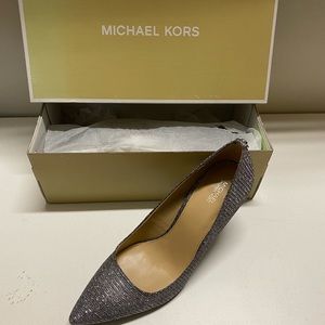 MK women pumps size 10